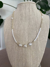 Load image into Gallery viewer, Gold and Pearl Necklace