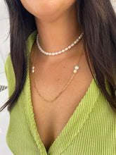 Load image into Gallery viewer, Classic Pearl Necklace