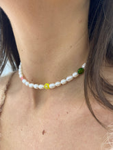 Load image into Gallery viewer, Flower Pearl Necklace