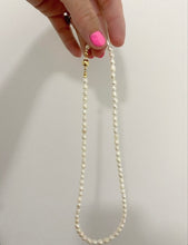 Load image into Gallery viewer, Classic Pearl Necklace